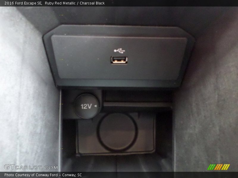 Ruby Red Metallic / Charcoal Black 2016 Ford Escape SE