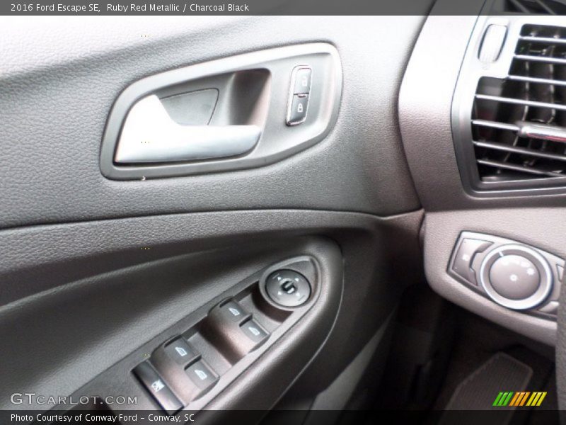 Ruby Red Metallic / Charcoal Black 2016 Ford Escape SE