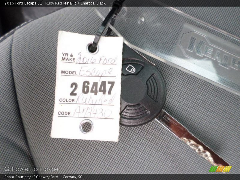 Ruby Red Metallic / Charcoal Black 2016 Ford Escape SE