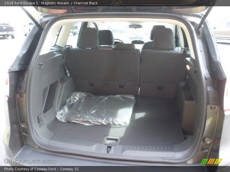 Magnetic Metallic / Charcoal Black 2016 Ford Escape S