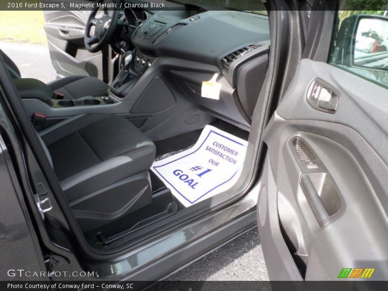 Magnetic Metallic / Charcoal Black 2016 Ford Escape S