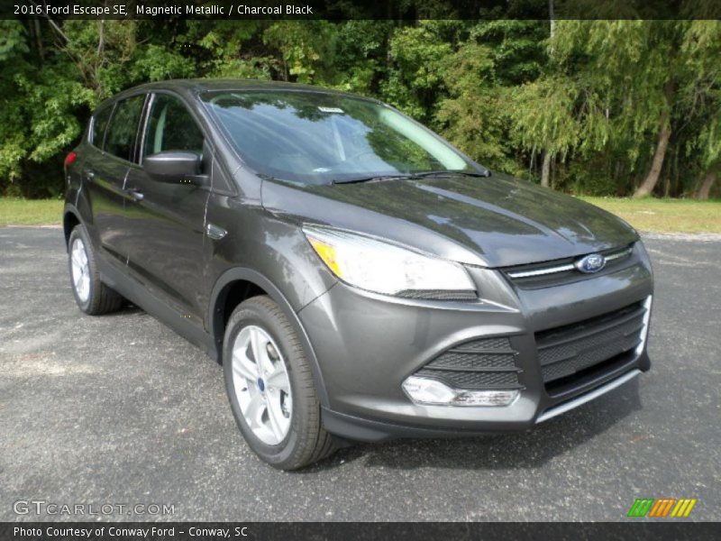 Magnetic Metallic / Charcoal Black 2016 Ford Escape SE