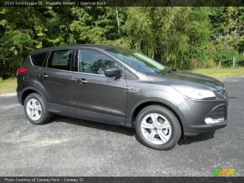 Magnetic Metallic / Charcoal Black 2016 Ford Escape SE