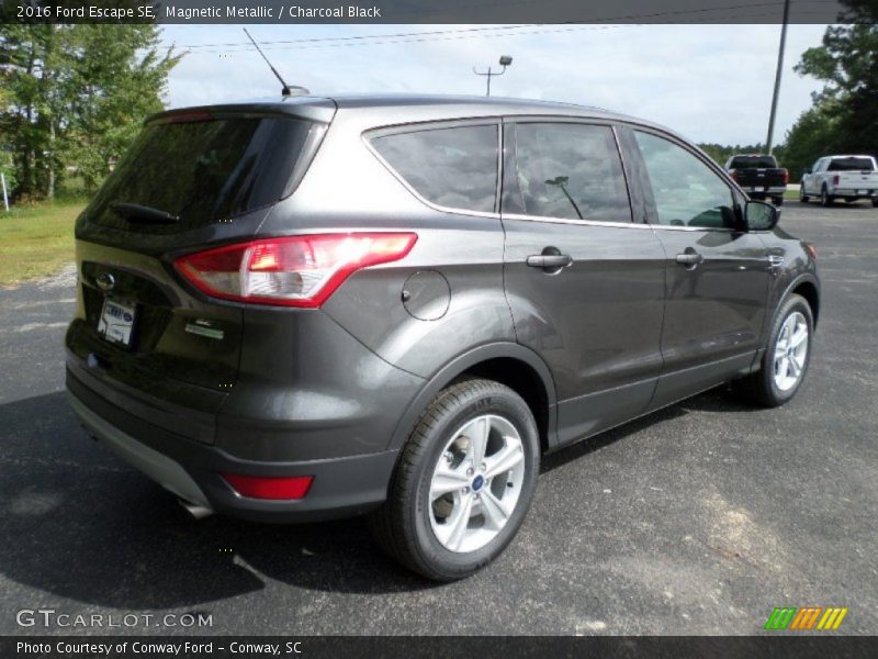 Magnetic Metallic / Charcoal Black 2016 Ford Escape SE