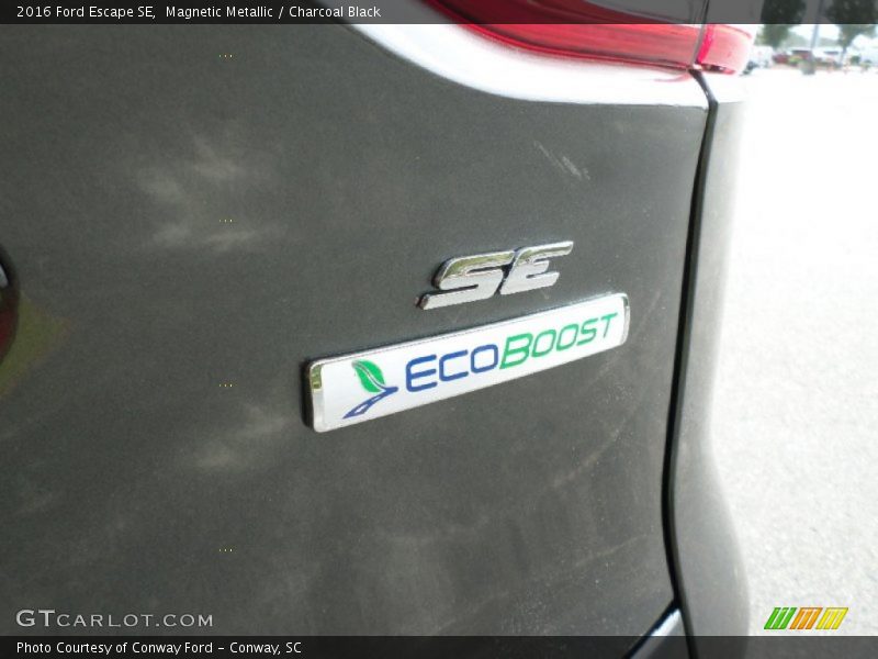 Magnetic Metallic / Charcoal Black 2016 Ford Escape SE
