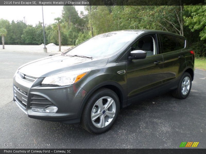 Magnetic Metallic / Charcoal Black 2016 Ford Escape SE