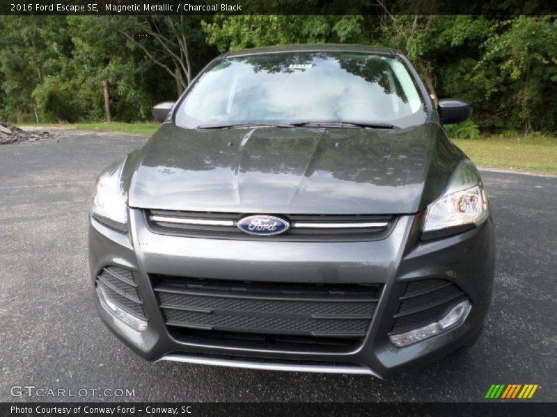 Magnetic Metallic / Charcoal Black 2016 Ford Escape SE
