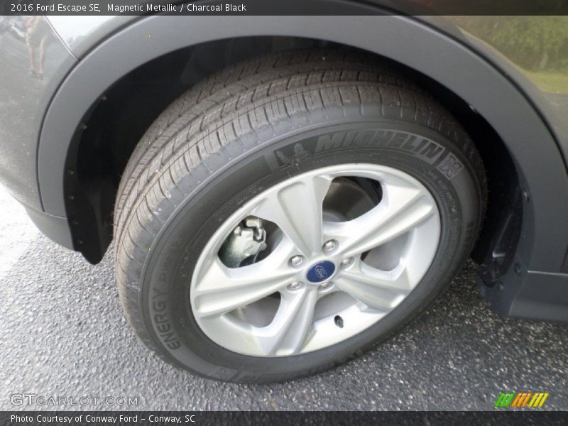 Magnetic Metallic / Charcoal Black 2016 Ford Escape SE