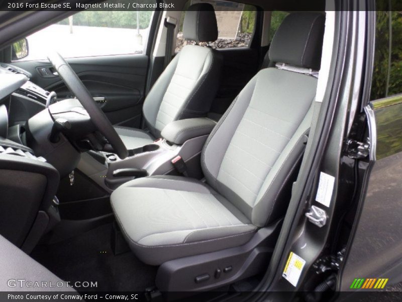 Magnetic Metallic / Charcoal Black 2016 Ford Escape SE