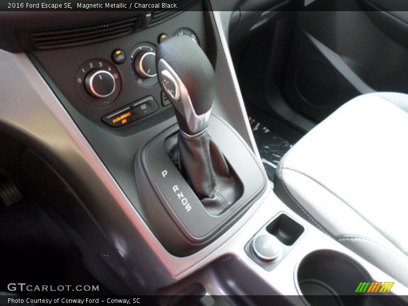 Magnetic Metallic / Charcoal Black 2016 Ford Escape SE