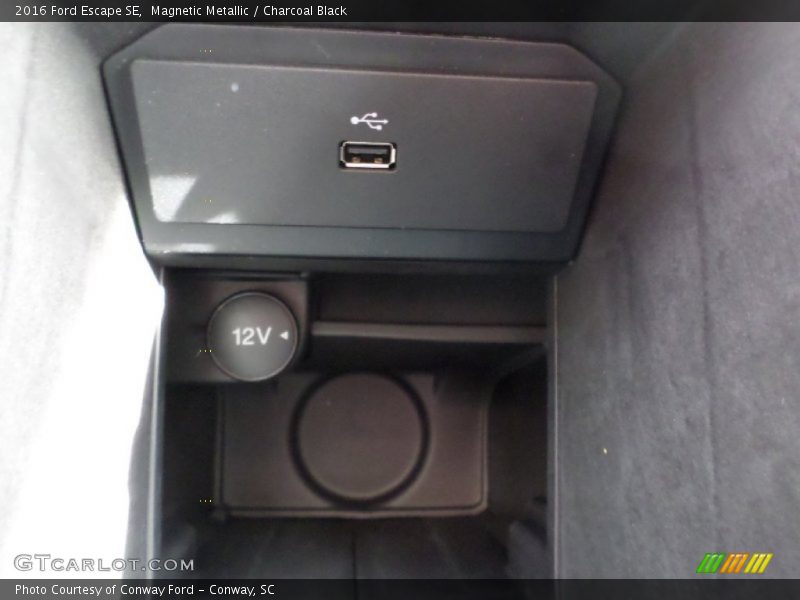 Magnetic Metallic / Charcoal Black 2016 Ford Escape SE