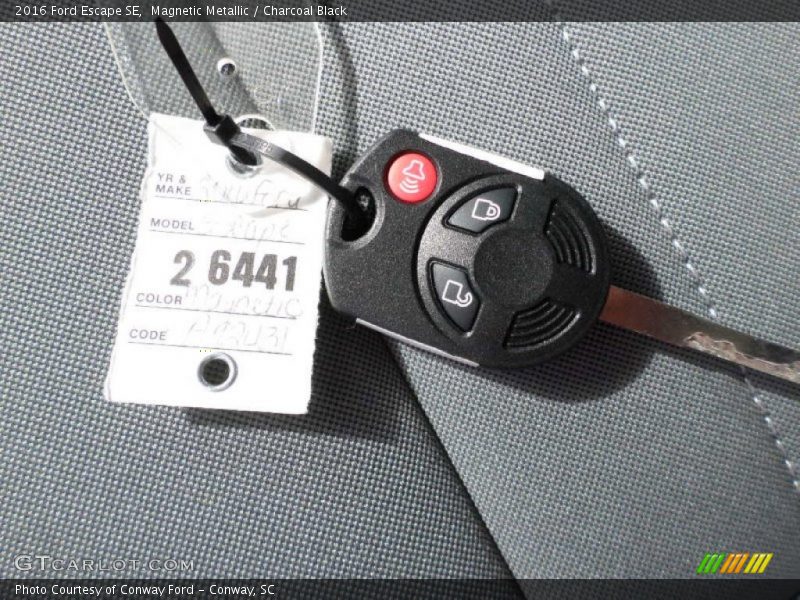 Magnetic Metallic / Charcoal Black 2016 Ford Escape SE