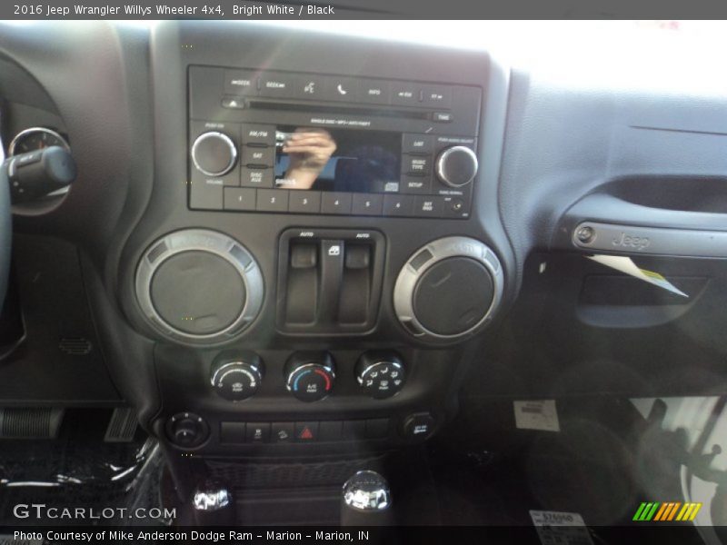 Bright White / Black 2016 Jeep Wrangler Willys Wheeler 4x4