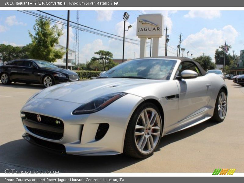 Front 3/4 View of 2016 F-TYPE R Convertible