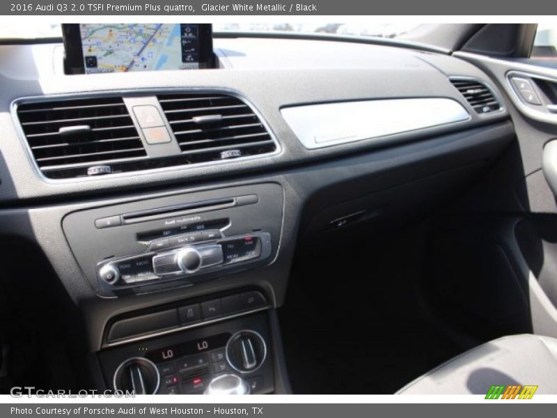 Glacier White Metallic / Black 2016 Audi Q3 2.0 TSFI Premium Plus quattro