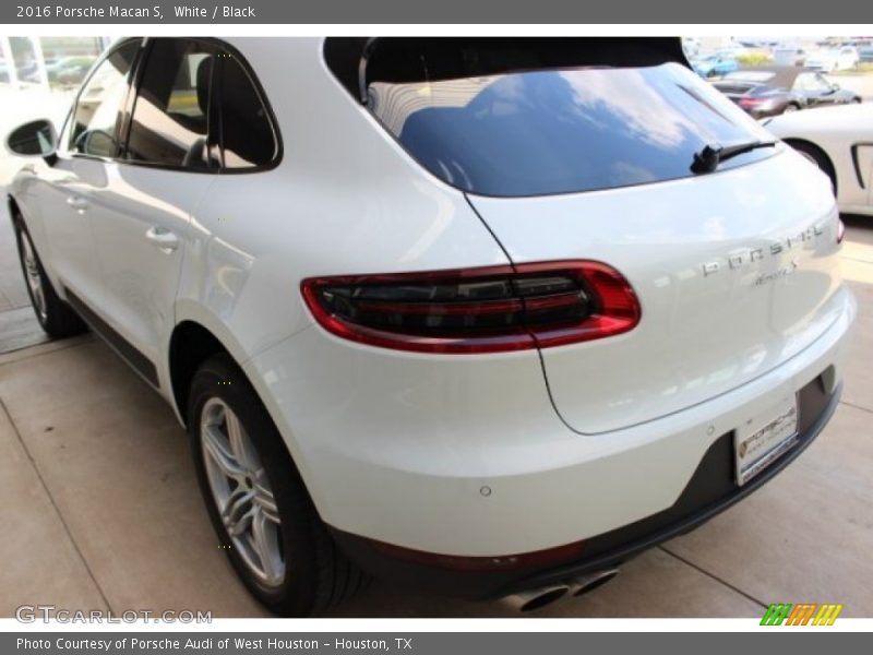 White / Black 2016 Porsche Macan S