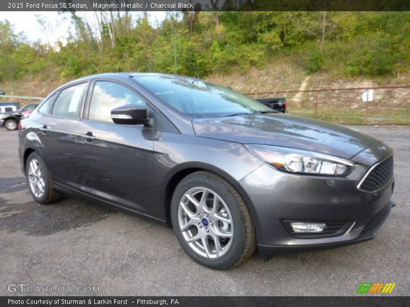 Magnetic Metallic / Charcoal Black 2015 Ford Focus SE Sedan