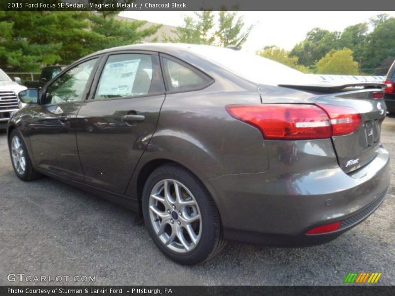 Magnetic Metallic / Charcoal Black 2015 Ford Focus SE Sedan
