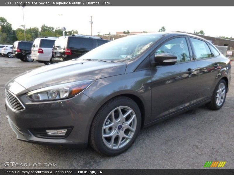 Magnetic Metallic / Charcoal Black 2015 Ford Focus SE Sedan