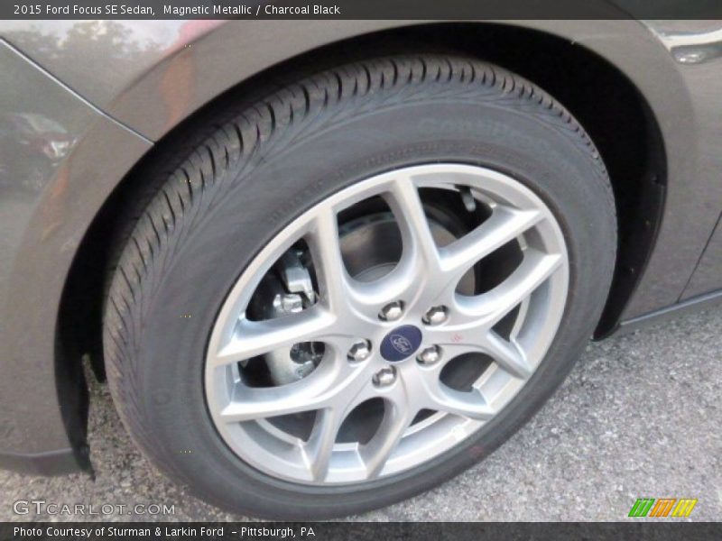Magnetic Metallic / Charcoal Black 2015 Ford Focus SE Sedan