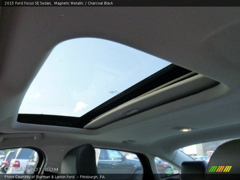 Magnetic Metallic / Charcoal Black 2015 Ford Focus SE Sedan