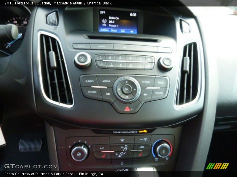 Magnetic Metallic / Charcoal Black 2015 Ford Focus SE Sedan