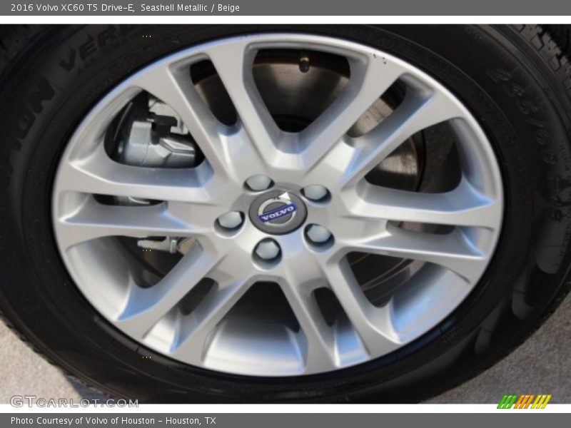 Seashell Metallic / Beige 2016 Volvo XC60 T5 Drive-E
