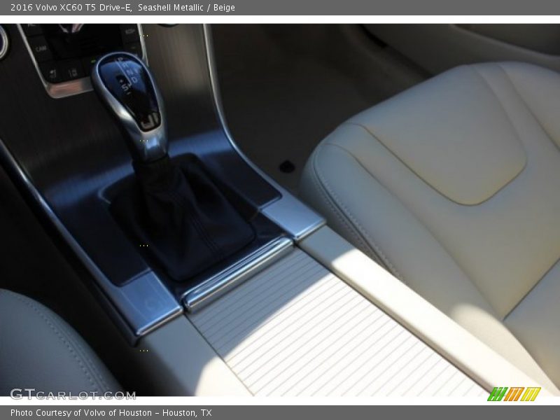 Seashell Metallic / Beige 2016 Volvo XC60 T5 Drive-E