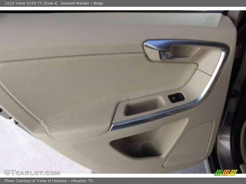 Seashell Metallic / Beige 2016 Volvo XC60 T5 Drive-E