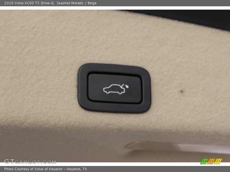 Seashell Metallic / Beige 2016 Volvo XC60 T5 Drive-E