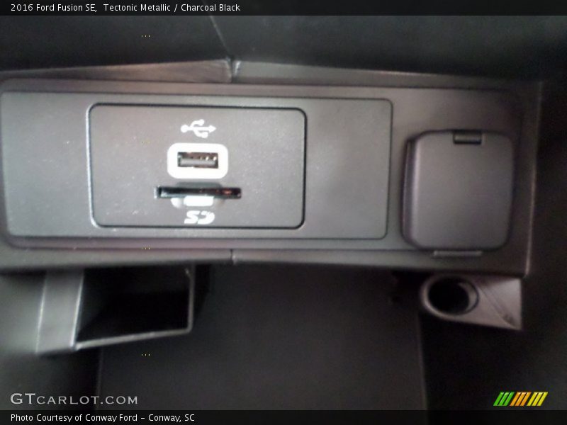 Tectonic Metallic / Charcoal Black 2016 Ford Fusion SE