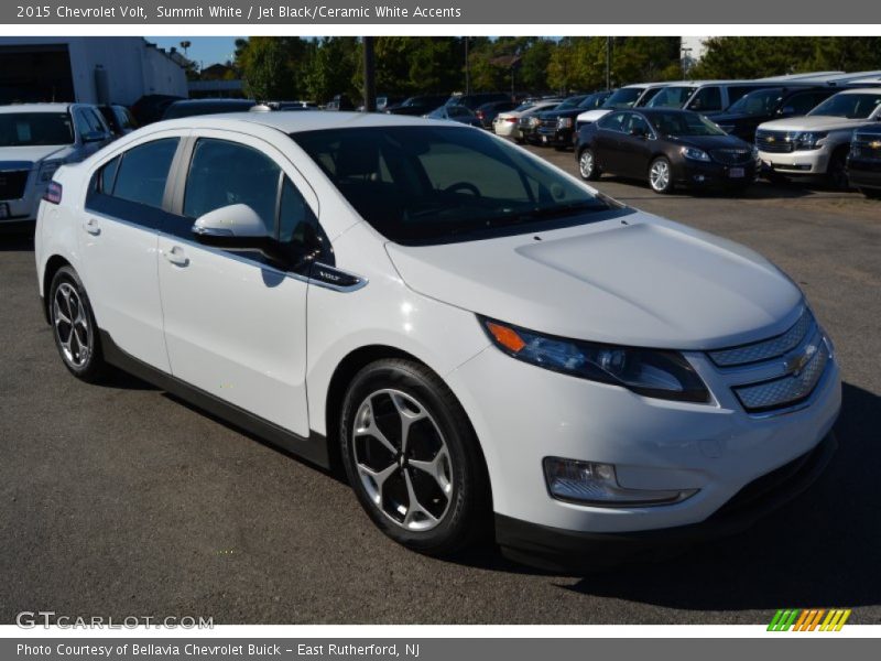 Front 3/4 View of 2015 Volt 