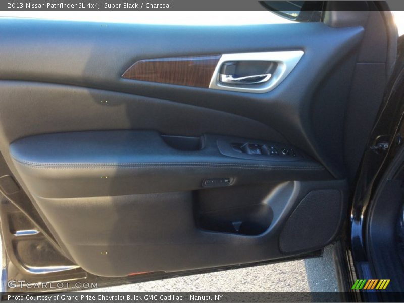 Super Black / Charcoal 2013 Nissan Pathfinder SL 4x4