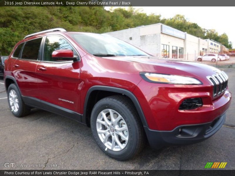 Front 3/4 View of 2016 Cherokee Latitude 4x4