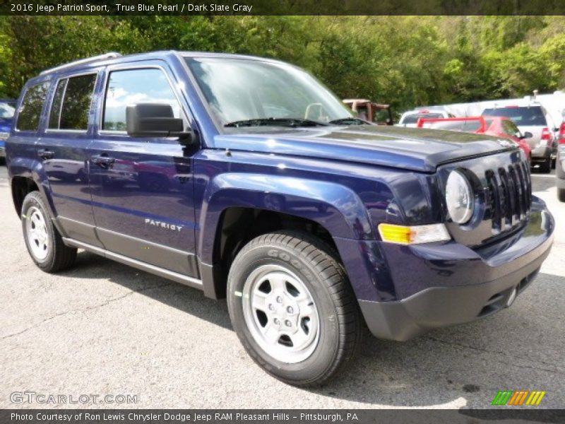 Front 3/4 View of 2016 Patriot Sport