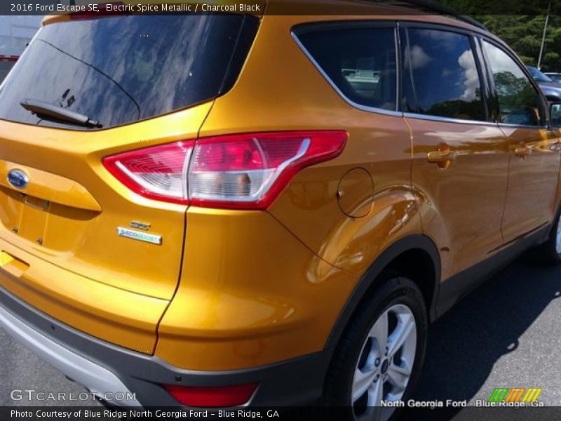 Electric Spice Metallic / Charcoal Black 2016 Ford Escape SE