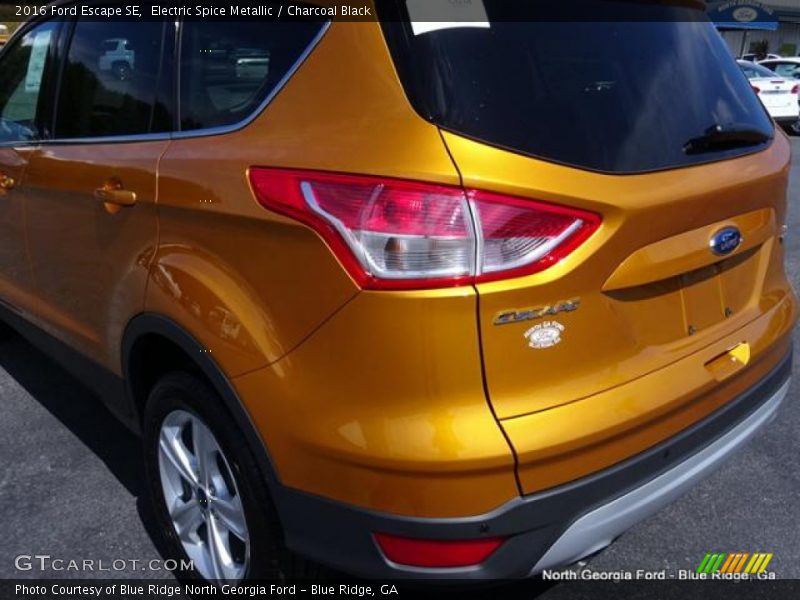 Electric Spice Metallic / Charcoal Black 2016 Ford Escape SE