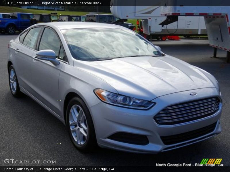 Ingot Silver Metallic / Charcoal Black 2016 Ford Fusion SE