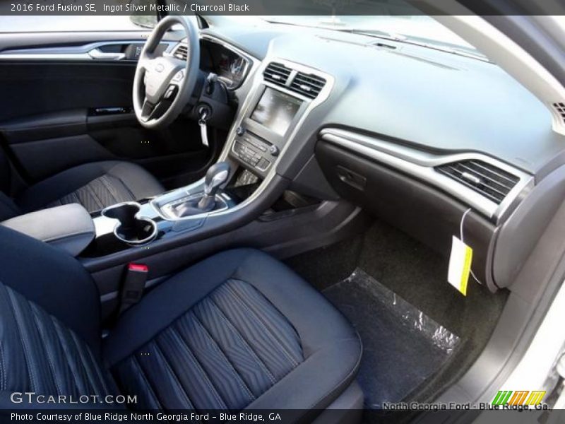 Ingot Silver Metallic / Charcoal Black 2016 Ford Fusion SE