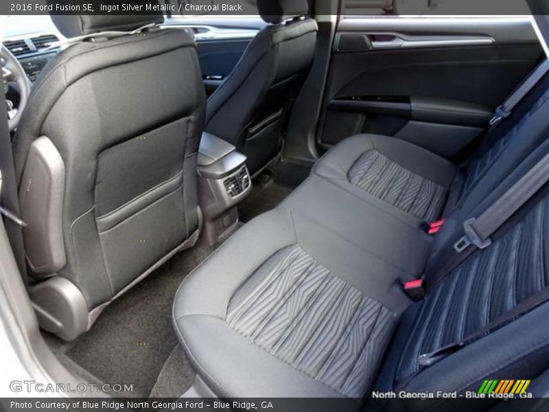 Ingot Silver Metallic / Charcoal Black 2016 Ford Fusion SE