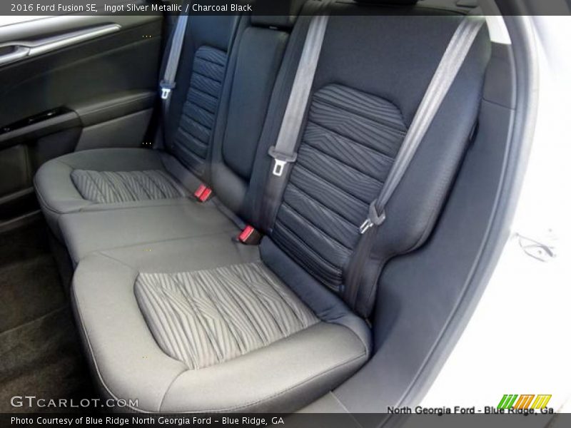 Ingot Silver Metallic / Charcoal Black 2016 Ford Fusion SE