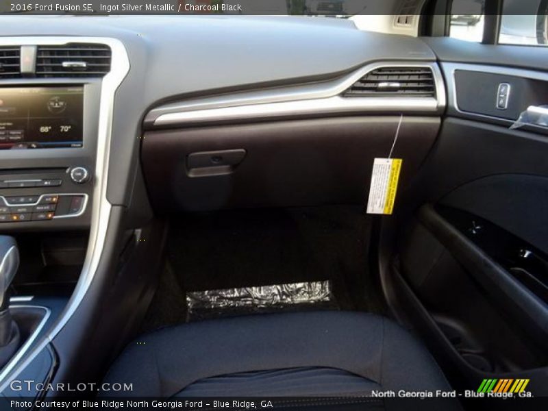 Ingot Silver Metallic / Charcoal Black 2016 Ford Fusion SE