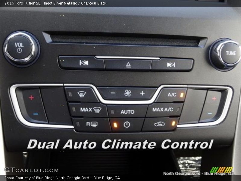 Ingot Silver Metallic / Charcoal Black 2016 Ford Fusion SE