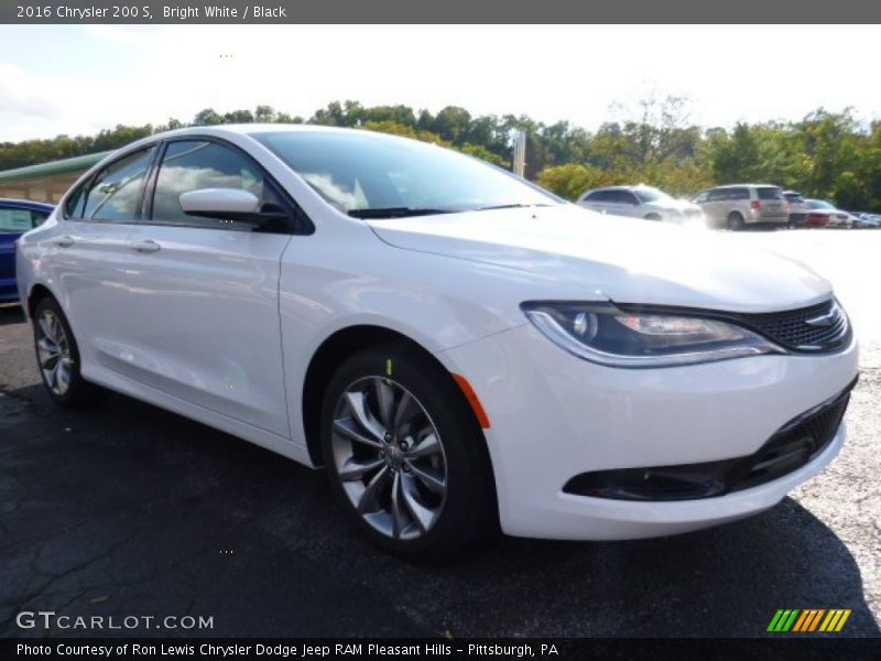 Bright White / Black 2016 Chrysler 200 S