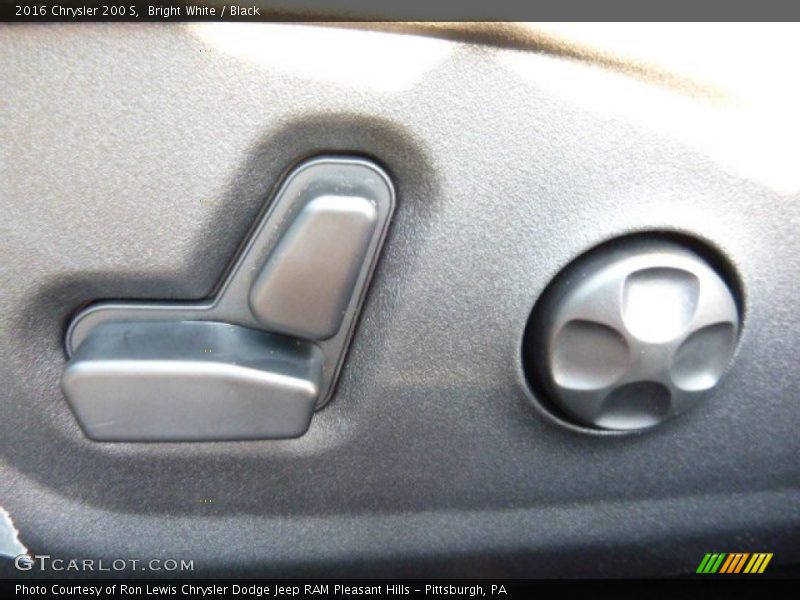 Bright White / Black 2016 Chrysler 200 S