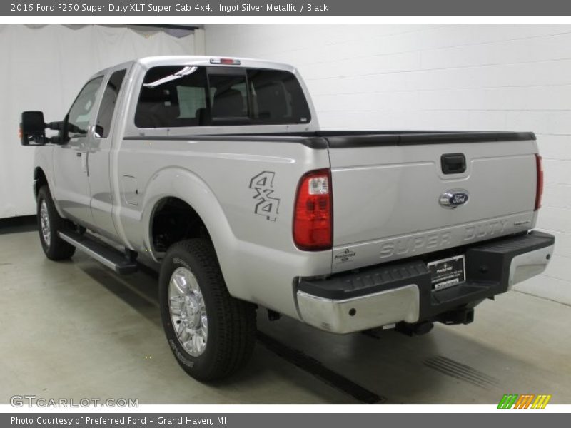 Ingot Silver Metallic / Black 2016 Ford F250 Super Duty XLT Super Cab 4x4
