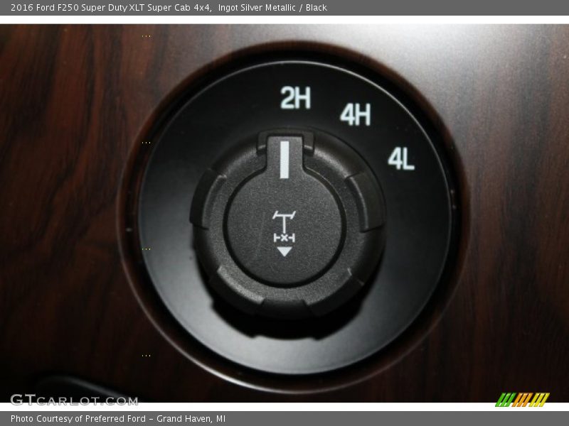 Ingot Silver Metallic / Black 2016 Ford F250 Super Duty XLT Super Cab 4x4