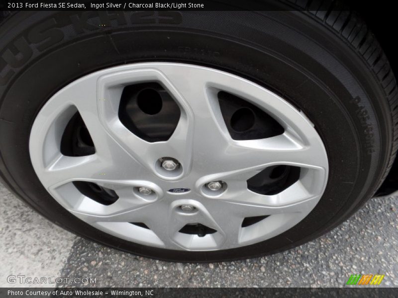 Ingot Silver / Charcoal Black/Light Stone 2013 Ford Fiesta SE Sedan