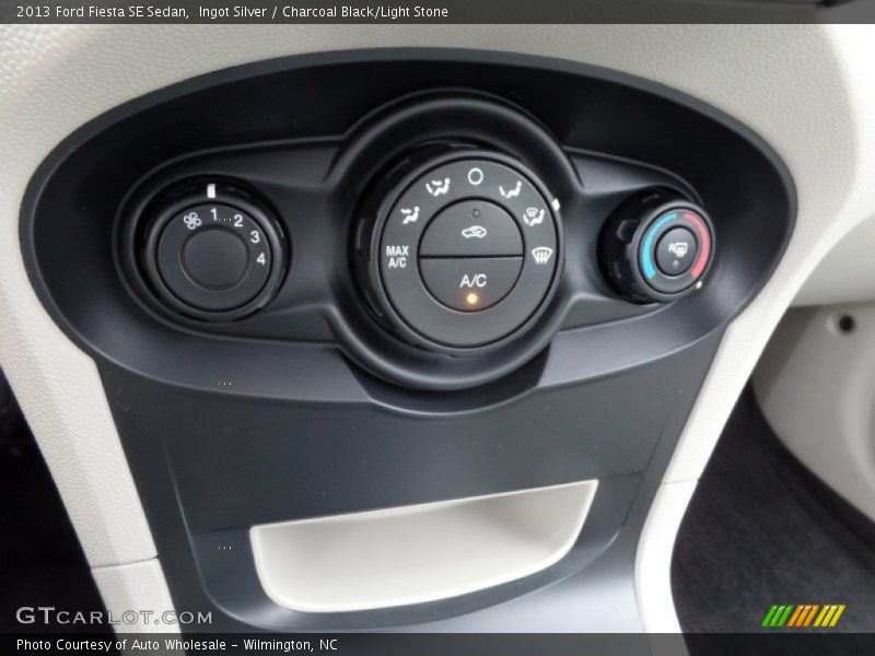 Ingot Silver / Charcoal Black/Light Stone 2013 Ford Fiesta SE Sedan