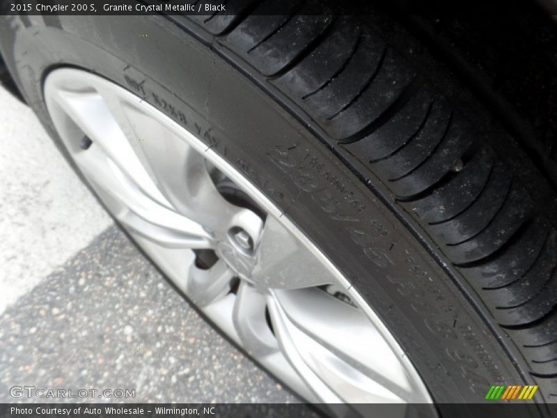 Granite Crystal Metallic / Black 2015 Chrysler 200 S